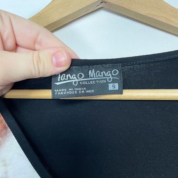 Tango Mango black sz. S geometric patterned top with zipper and mesh details - Picture 4 of 7